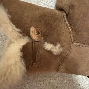 Women’s size 9, UGGs